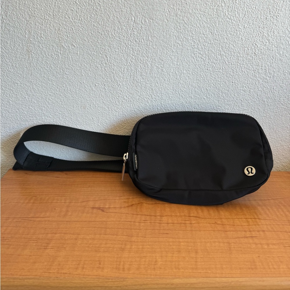 Lululemon Everywhere Belt Bag